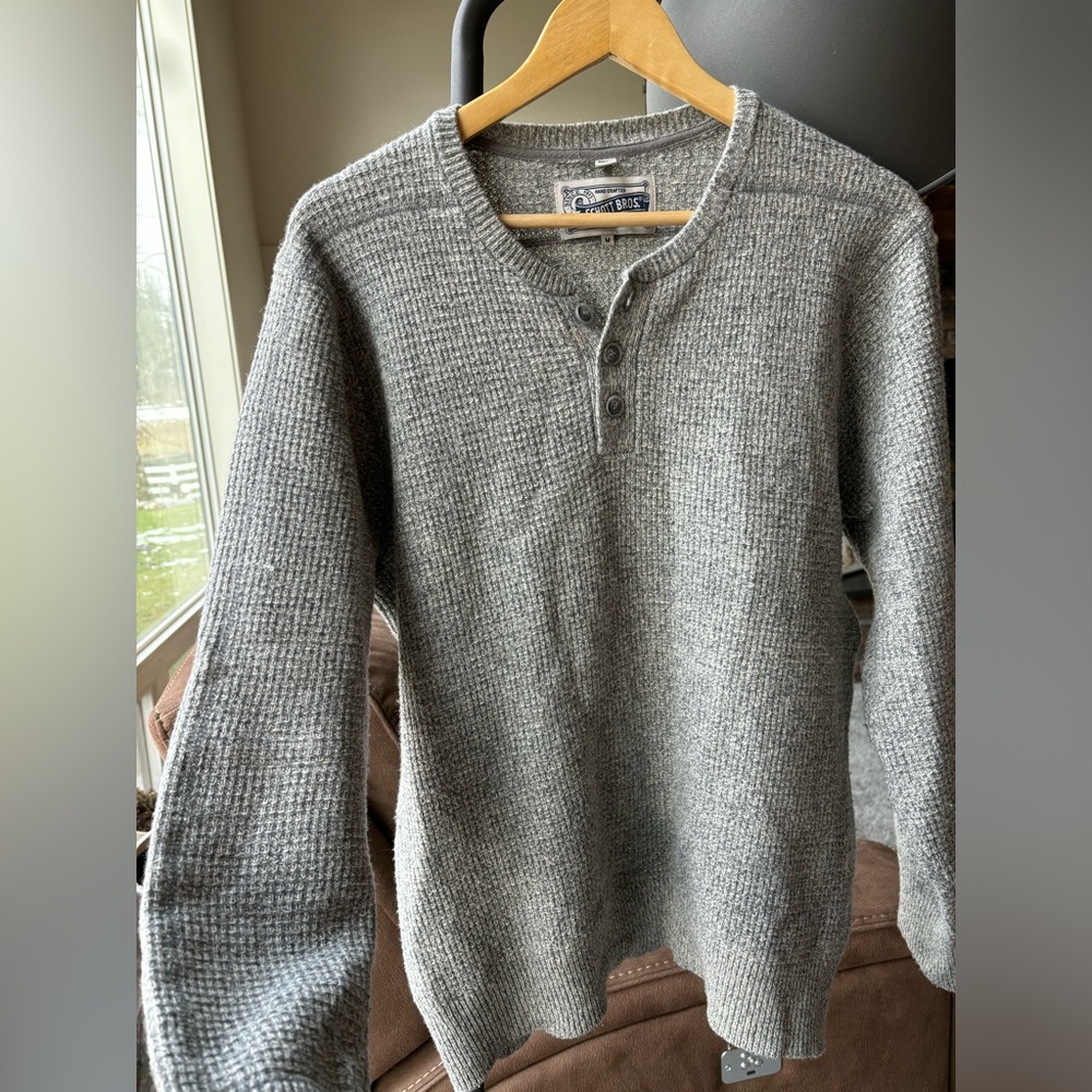 Schott Bros./Schott NYC 80% Wool Henley Neck
Grey Long Sleeve crewneck size M